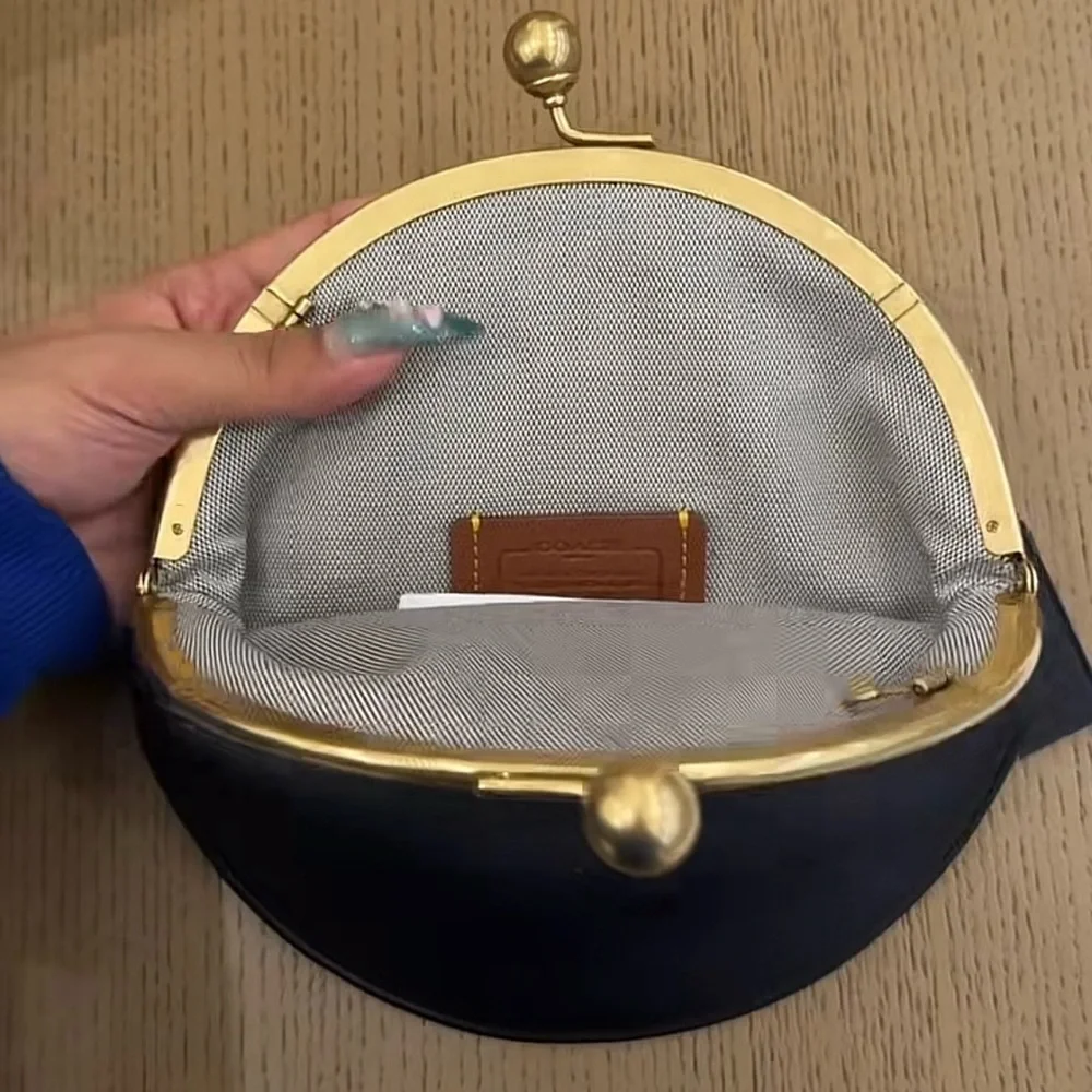 Coach Kisslock Pouch 20 - Picture 4 of 8